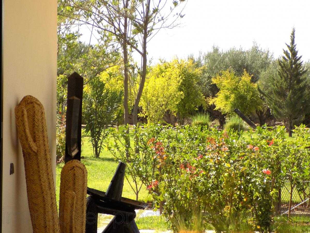 Villa Area 600 m²