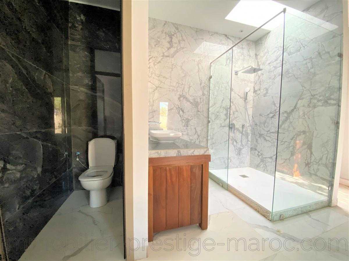 Villa Ground area 2 500 m²