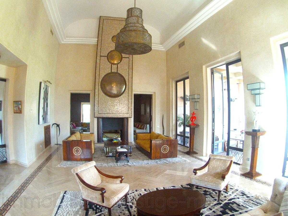 Villa Area 1 600 m²