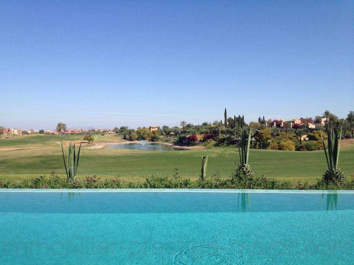 Villa Area 500 m²