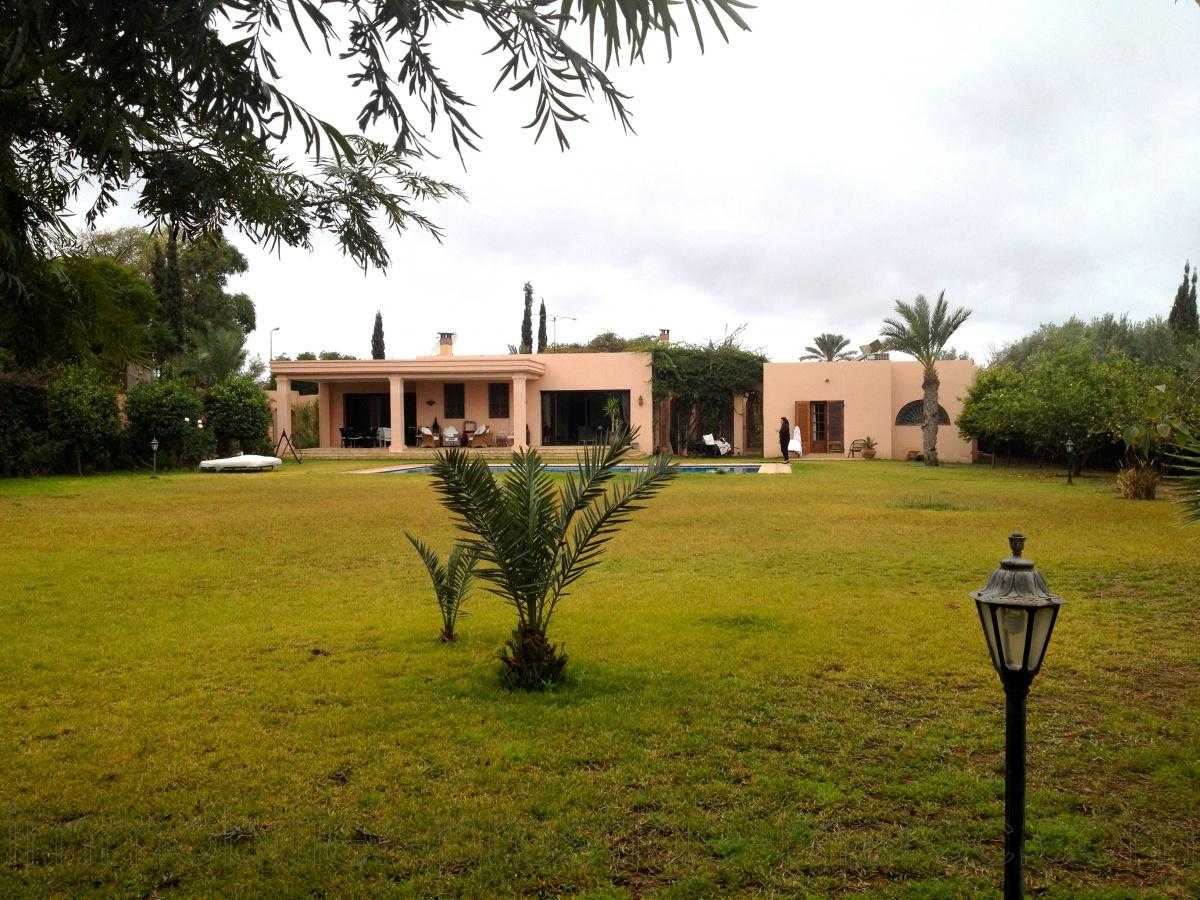 Villa Distance to the city 3 km